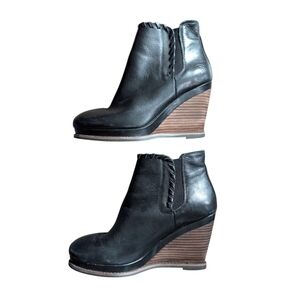 Ariat Belle Whipstitch Wedge Ankle Boots in black leather 9B